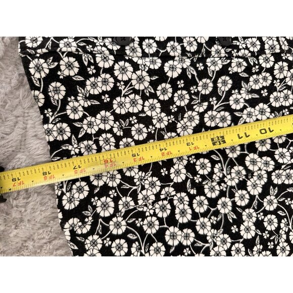 LOFT Black & White Floral A-Line Mini Skirt – Button Front – Size Medium - Picture 5 of 8